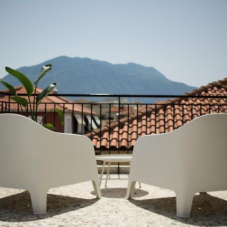 Onos - 2 Bedroom 2 Bathroom Penthouse With Terrace In Old Town Kalamata Esterno foto