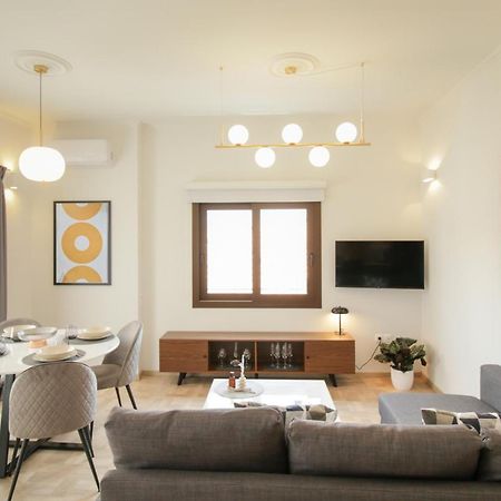Onos - 2 Bedroom 2 Bathroom Penthouse With Terrace In Old Town Kalamata Esterno foto